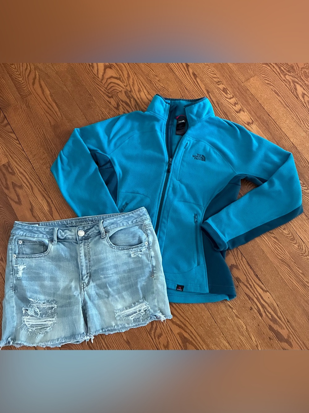 Womens AMERICAN EAGLE/NORTH FACE Polartec Jacket & Distressed Shorts, sz 8